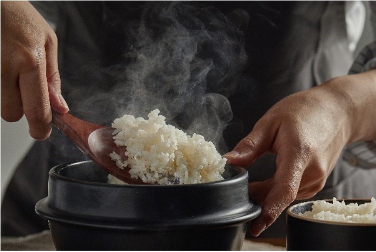 묵은쌀 햅쌀처럼 밥짓기